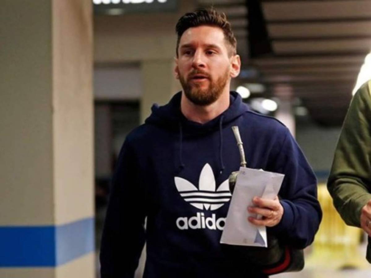 Leo Messi llegó junto a sus hijos, esposa y varios jugadores del Barcelona al estadio del Real Madrid.