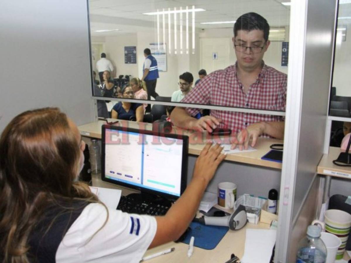Honduras: Demandan explicar la compra de pasaportes