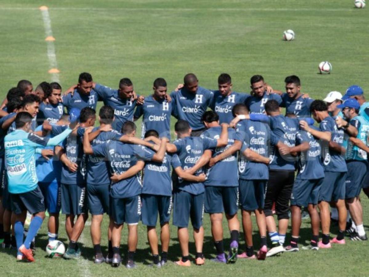 Pinto hace llamado para ir a Argentina... ¿Quién se quedará con la camisa de Messi?