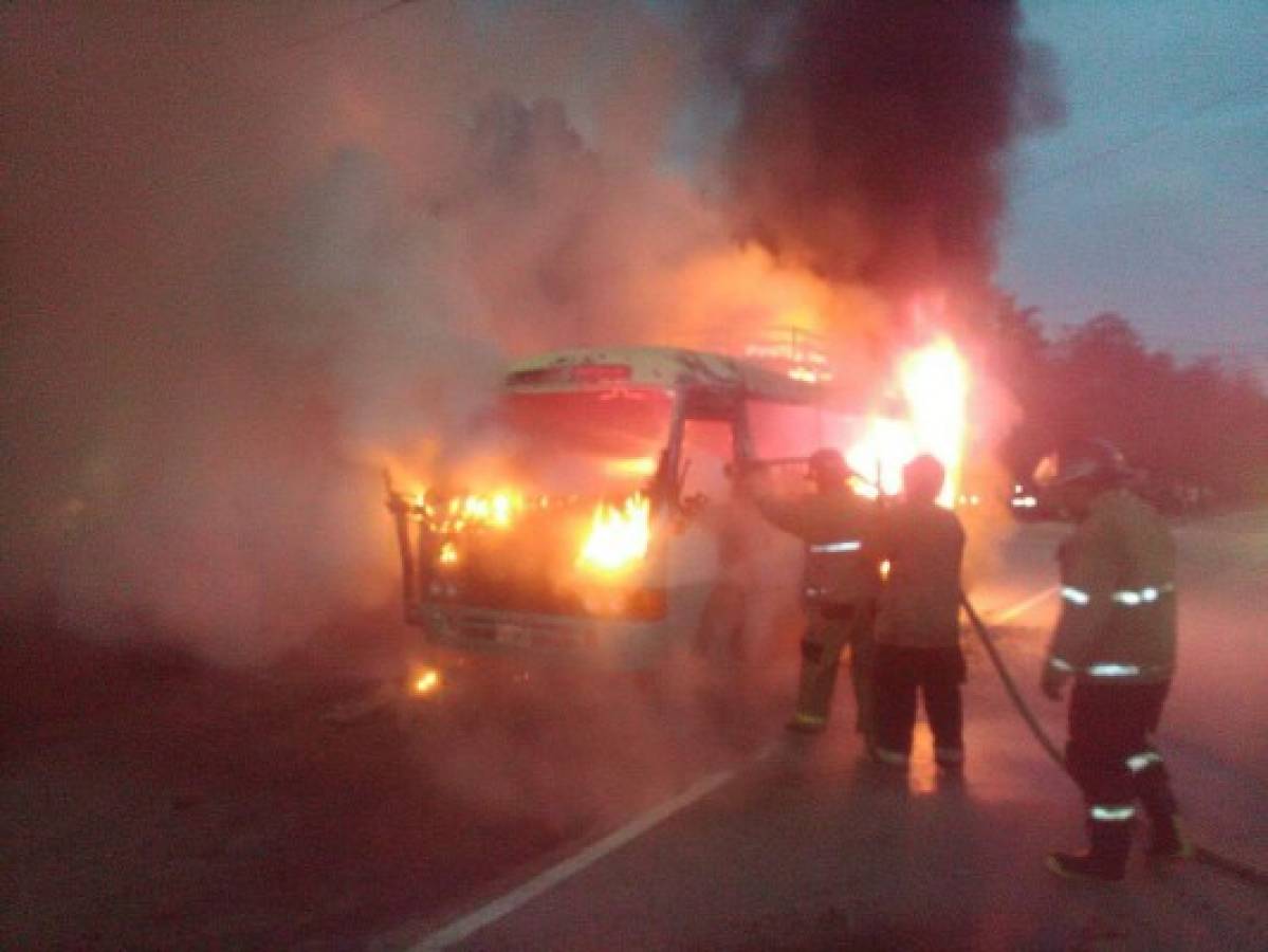 Honduras: Incendian dos buses, uno en La Ceiba y otro en La Lima