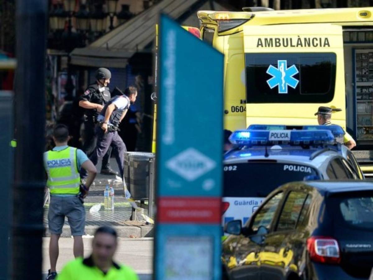Dos muertos y una veintena de heridos en el atentado terrorista en Barcelona