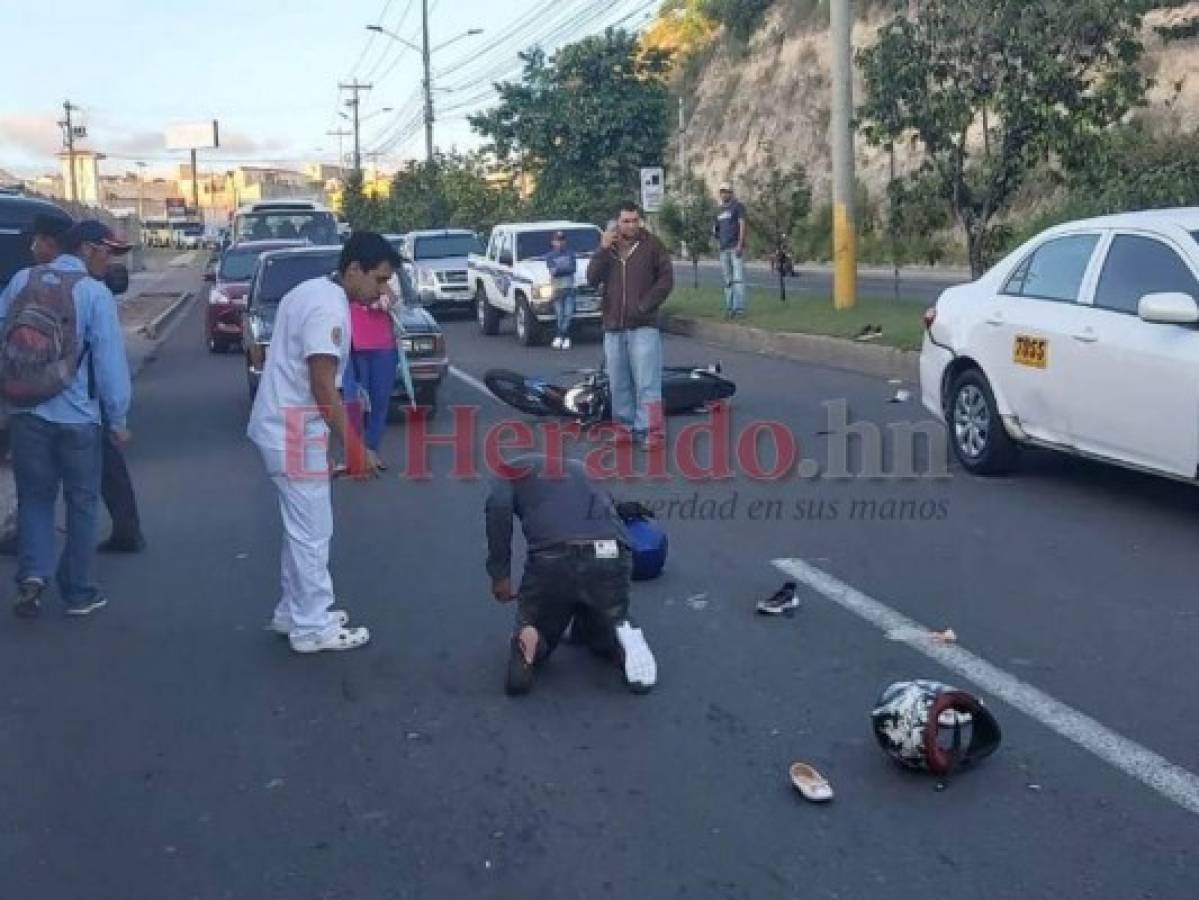 Pareja y su hija se accidentan en su motocicleta en la capital