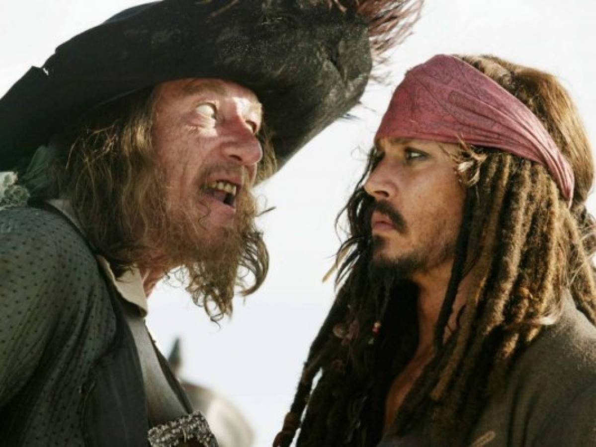 Actor de Piratas del Caribe, Geoffrey Rush, gana demanda por dos millones de dólares