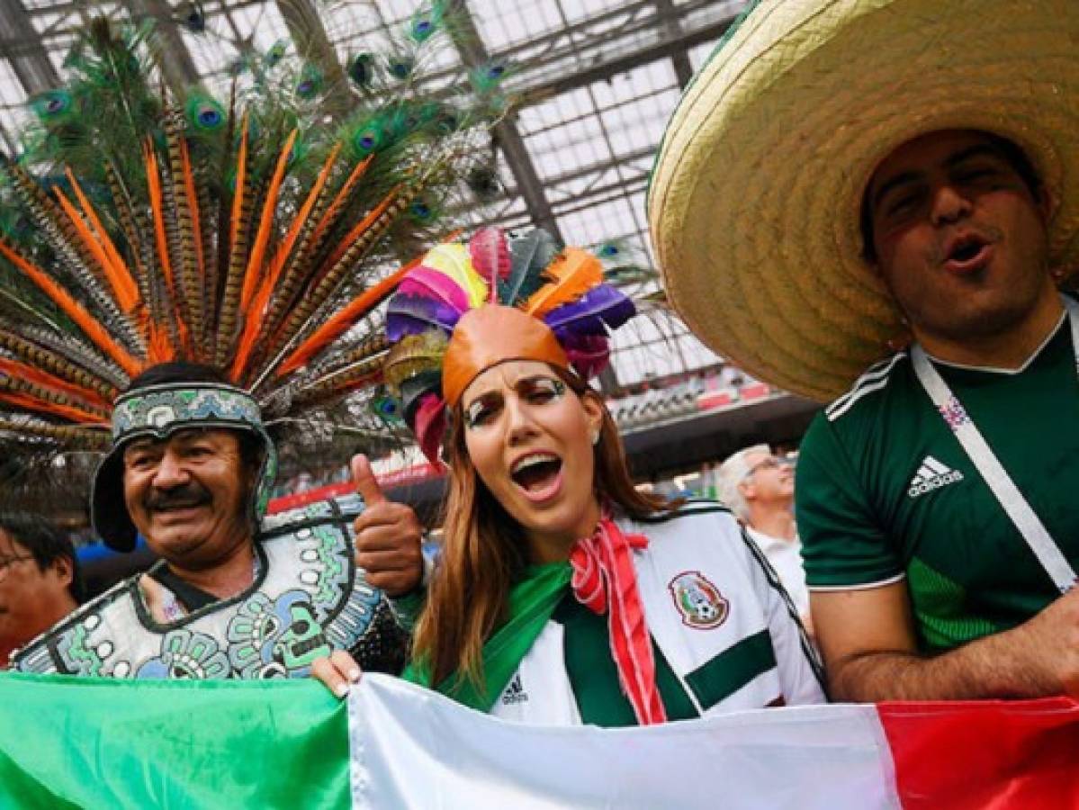 Esposa de mexicano no lo dejó ir al Mundial y sus amigos se la ingeniaron para llevarlo