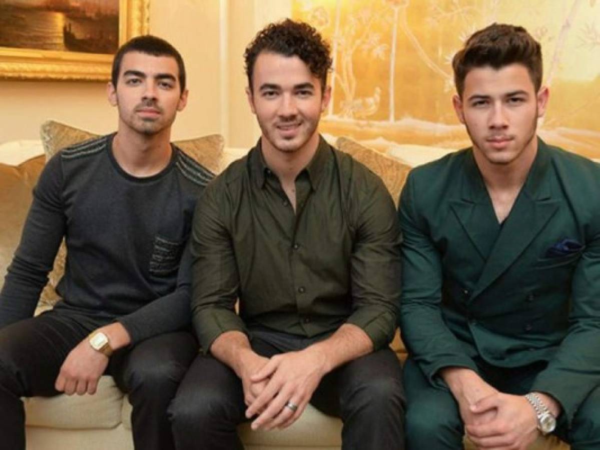Miembro de los Jonas Brothers testifica en juicio FIFA