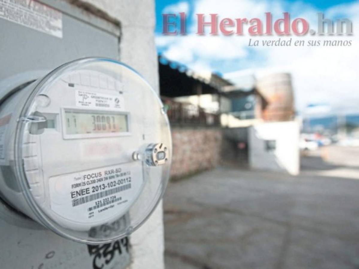 Gobierno hondureño promete rebaja de 15 por ciento a las tarifas eléctricas