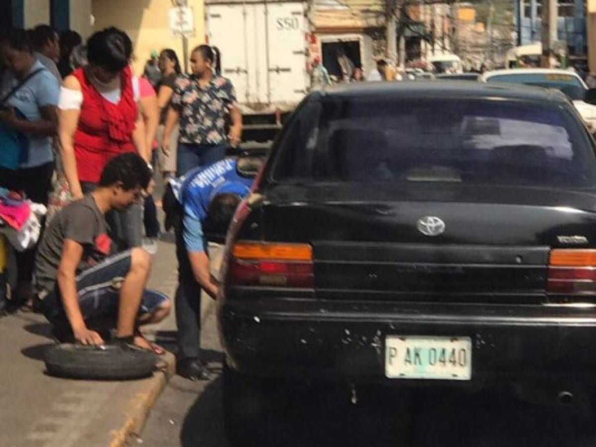 Ejemplar acción de un policía municipal en la capital de Honduras