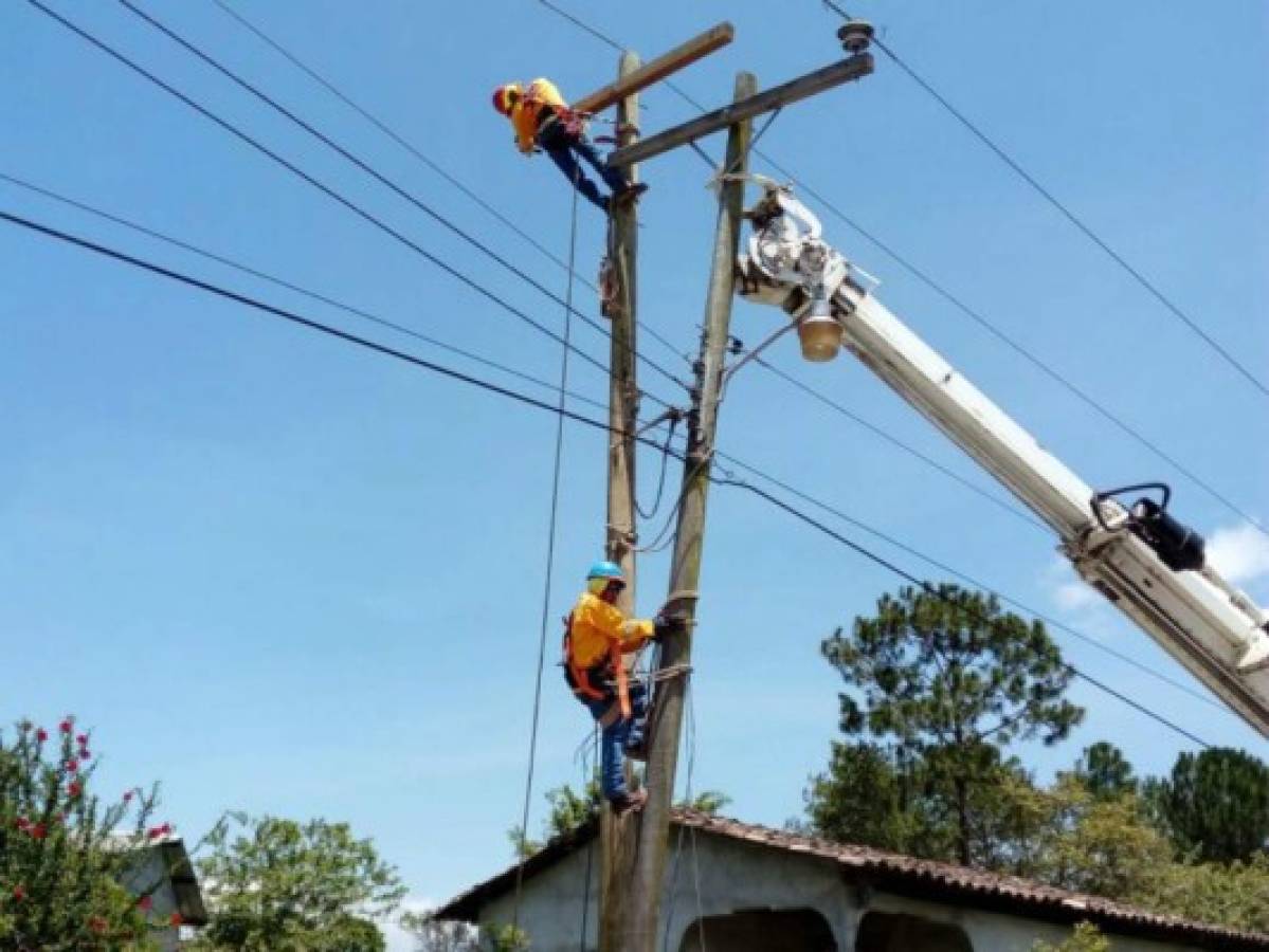 Empresa de Energía Honduras (EEH) realiza trabajos de mantenimiento en todo Honduras. Foto: EEH