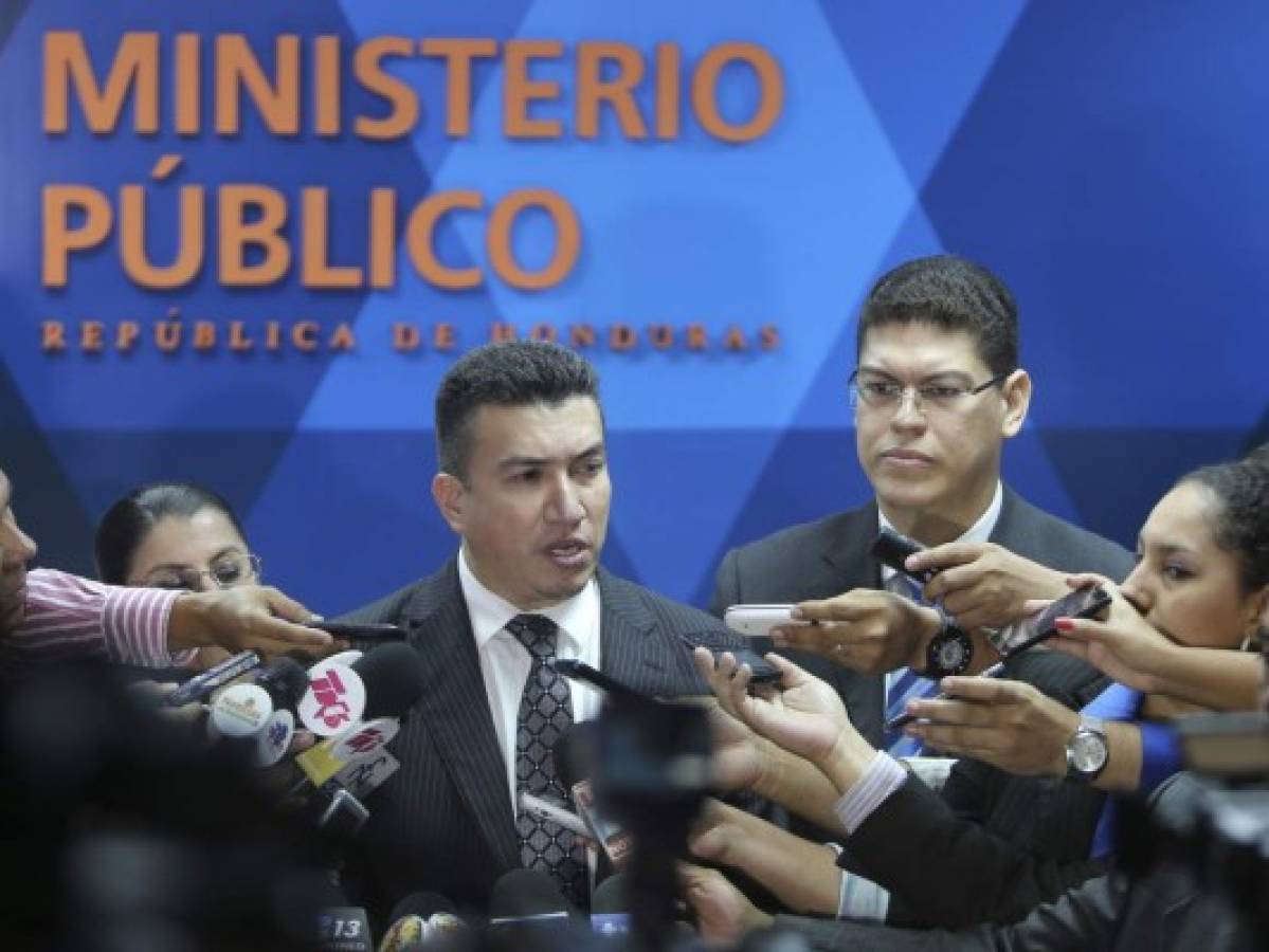 Exfuncionarios recibieron sobornos por 150,000 dólares