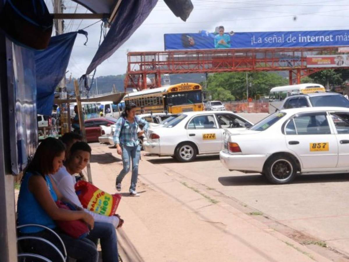 Taxistas de la Universidad Nacional Autónoma de Honduras exigen un lugar de trabajo