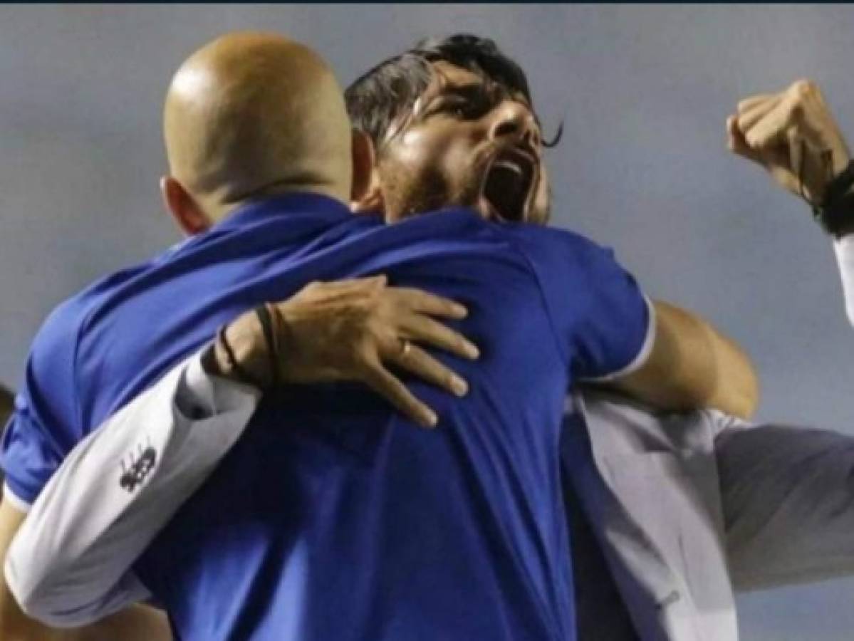 Loco Abreu consigue su primer título como técnico en El Salvador