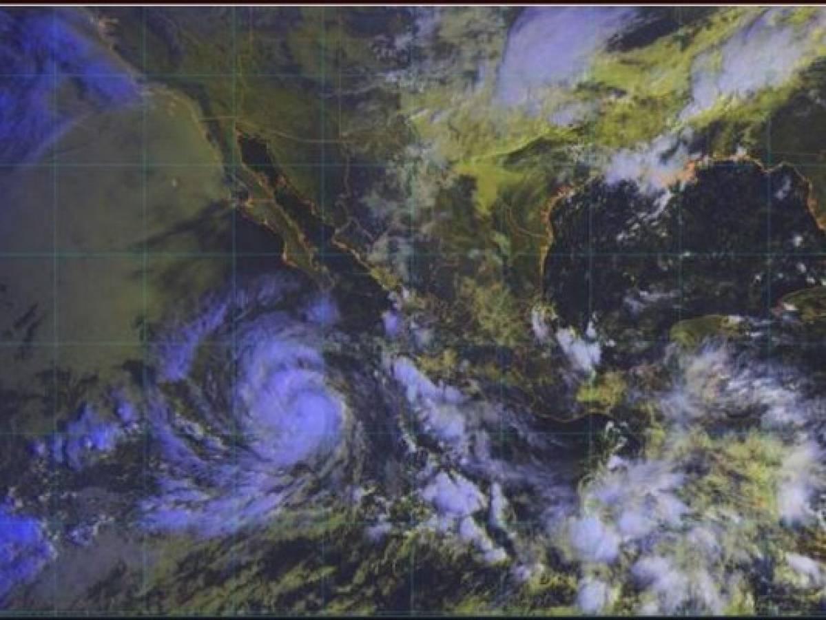 Se forma el huracán Rosa frente a costas del Pacífico mexicano