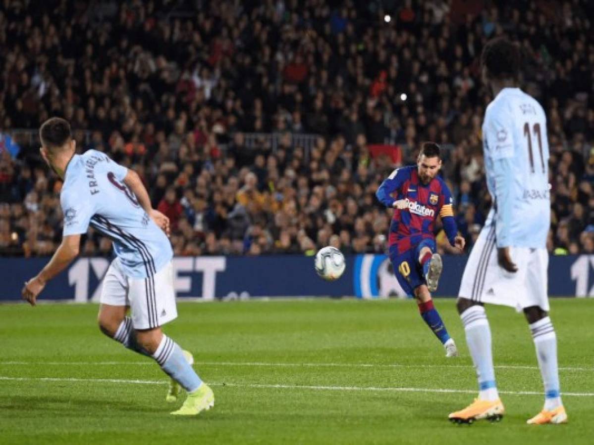 Un triplete de Messi permite al Barcelona mantener el liderato