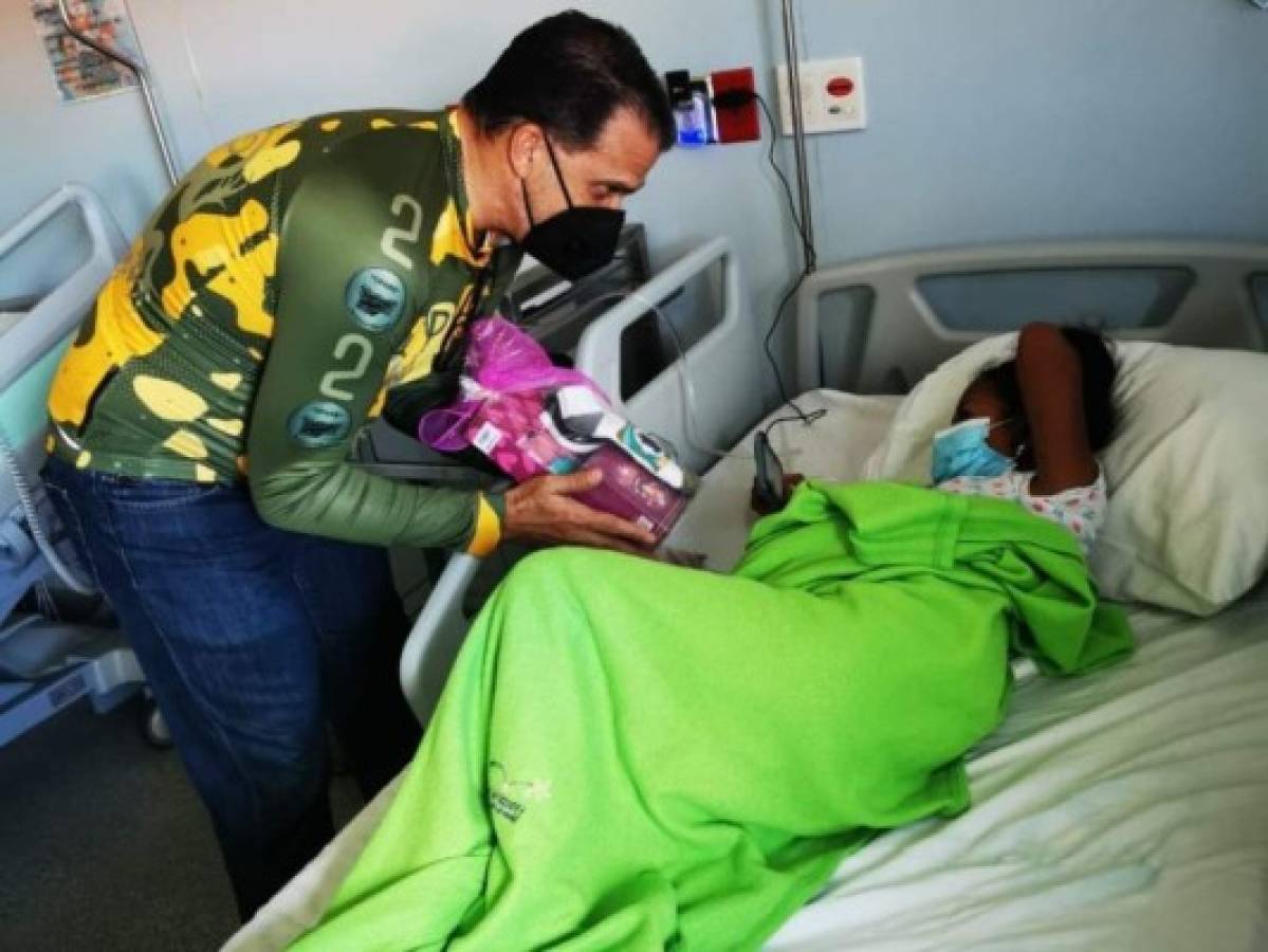 Club de ciclistas Upare pedaleó hasta el Hospital María para regalar sonrisas a los niños
