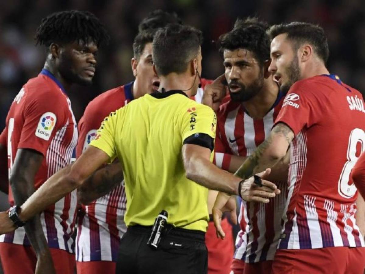 Ocho partidos de suspensión a Diego Costa por insultar y agarrar al árbitro
