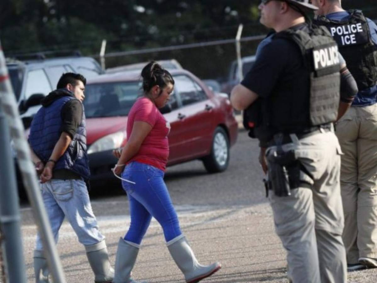 Un total de 680 personas sin papeles detuvo ayer ICE, de varias nacionalidades, Foto: AP.