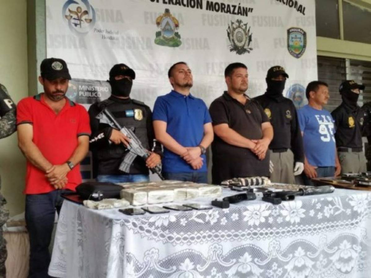Al menos cinco personas fueron detenidas por portación ilegal de armas y falsificación de documentos en Cortés, Honduras