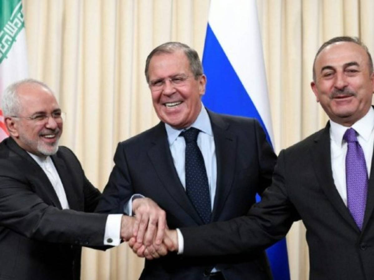 Jefes de la diplomacia turca, iraní y rusa reunidos en Moscú para hablar de Siria