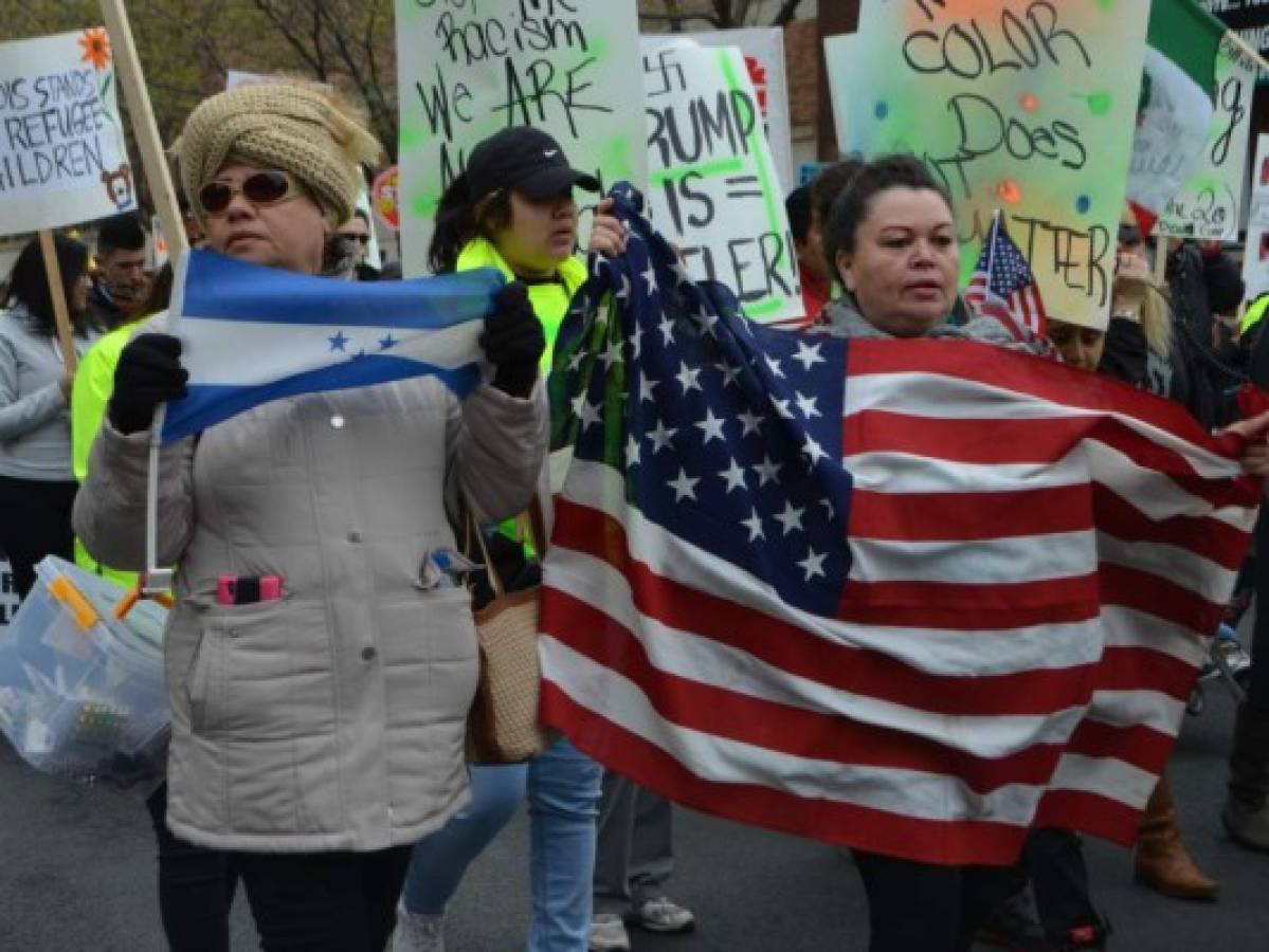 Hondureños de Chicago se manifiestan en concurrida marcha por el Día del Trabajo