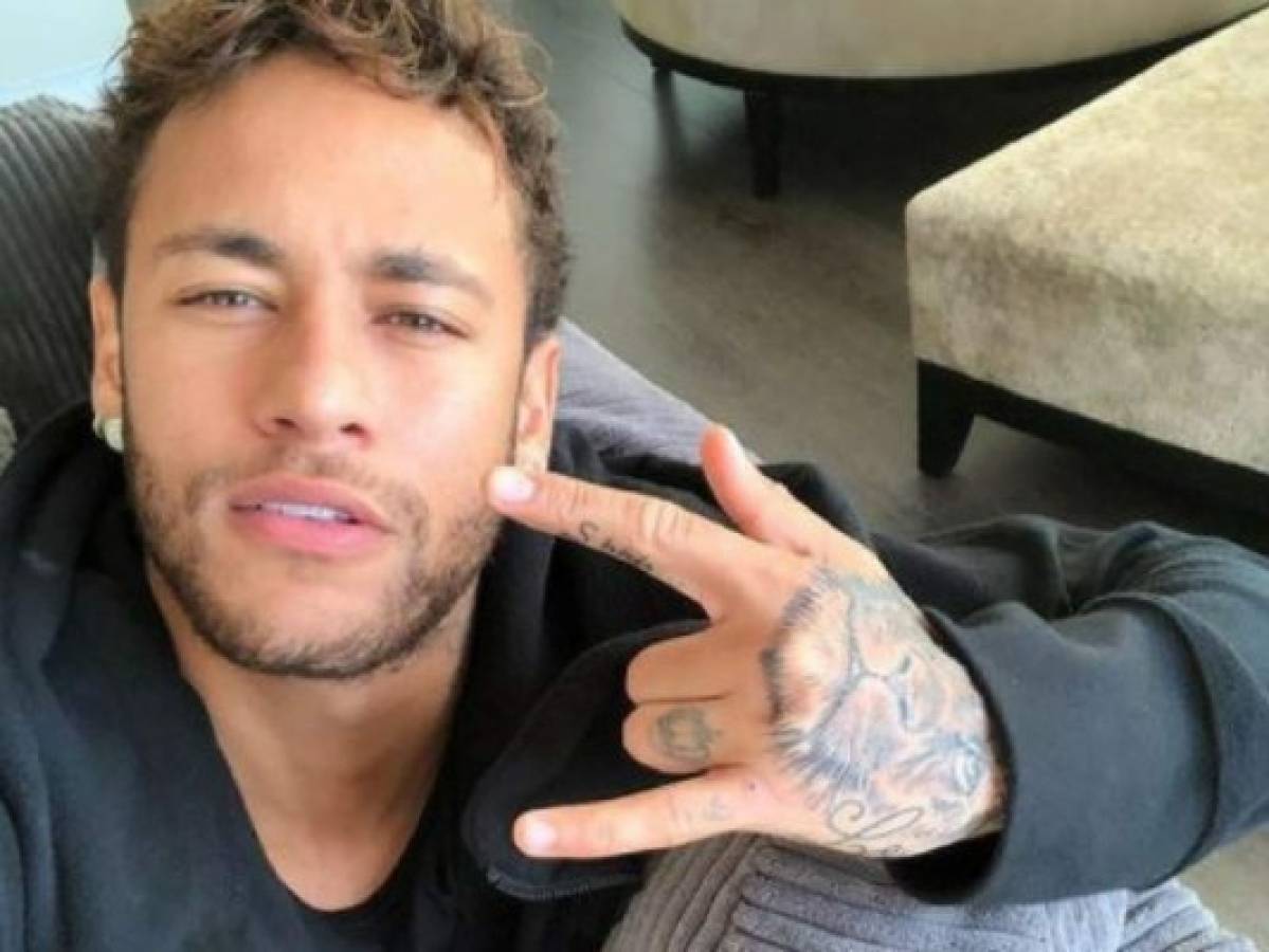 Neymar presume su árbol de Navidad en Instagram