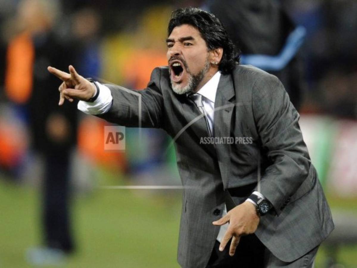 Antes de llegar a México, Maradona manda mensaje a AMLO 