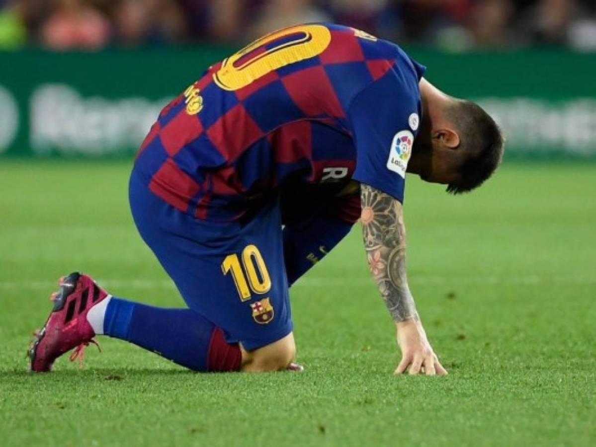 Messi abandona la cancha por un problema en el muslo contra Villarreal
