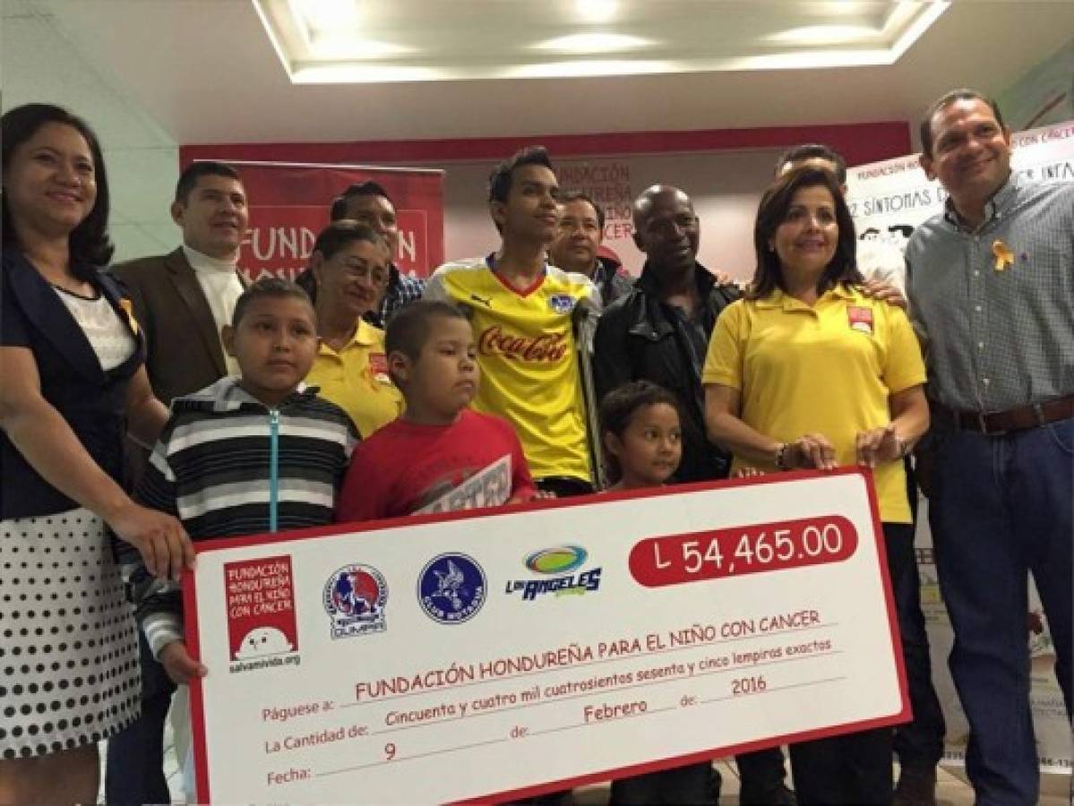 Olimpia y Motagua entregan donativo a niños con cáncer