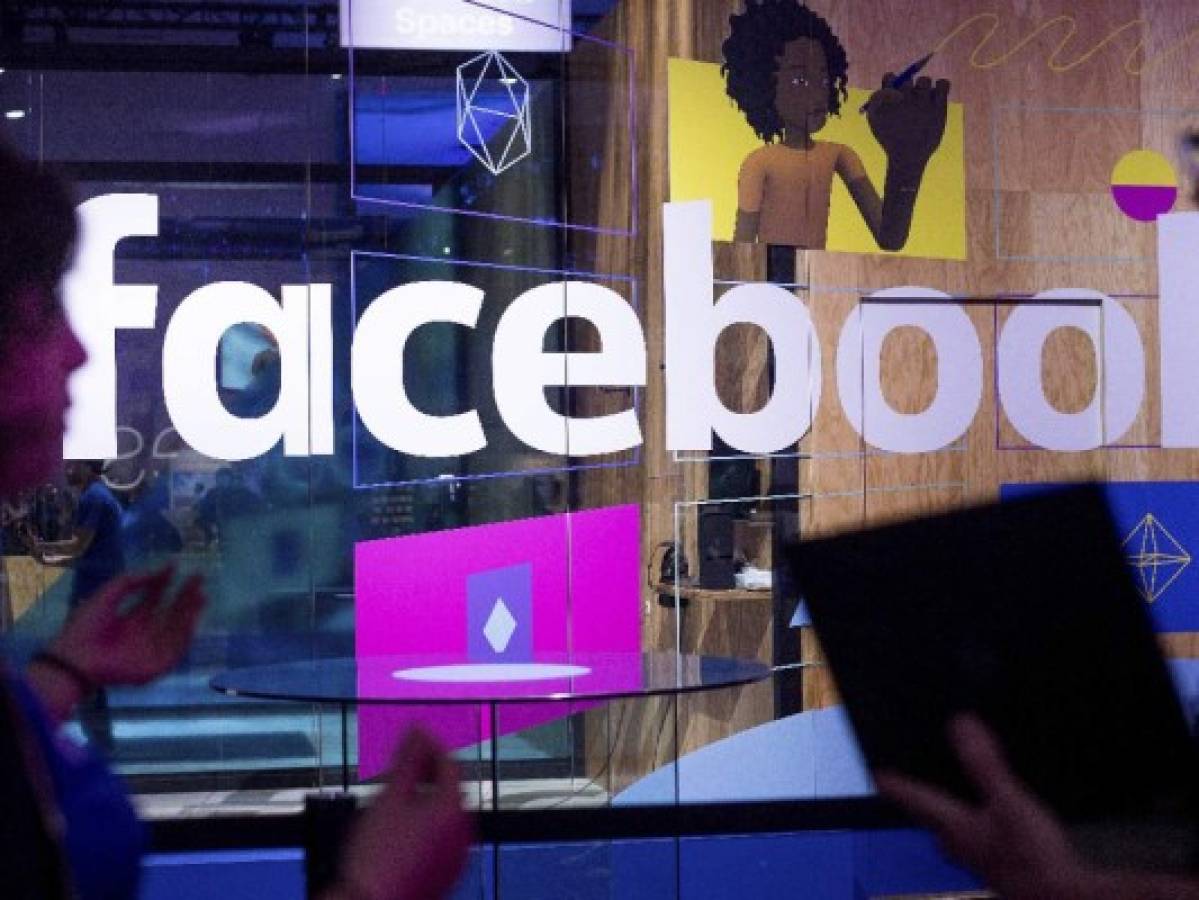 Multan a Facebook por no proteger información en Gran Bretaña