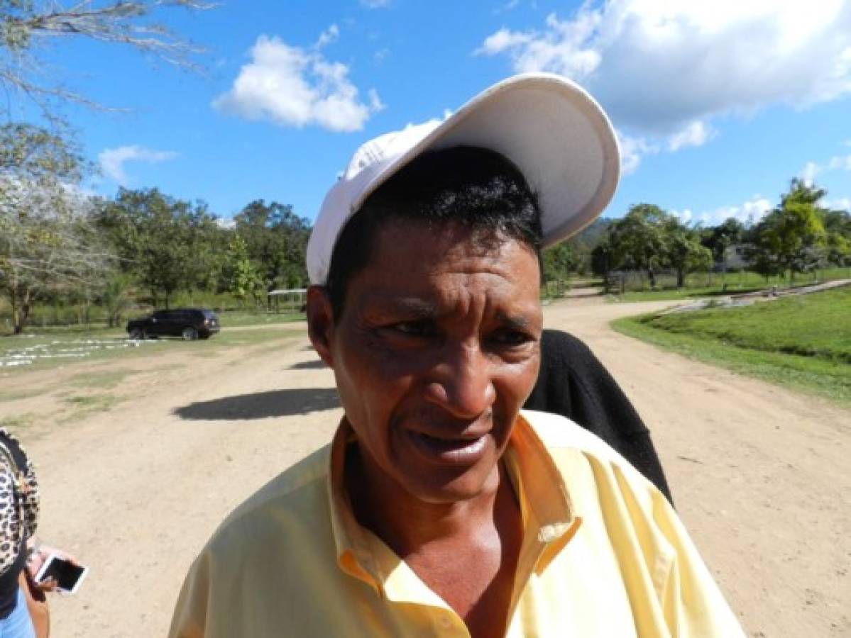 Héctor Mendoza, padre de familia de uno de los afectados, relató que tuvo que dialogar con su hijo, pues sufrió un desmayo, pero luego de las evaluaciones se constató que presenta un perfecto estado de salud, foto: José Enrique Carías / EL HERALDO.