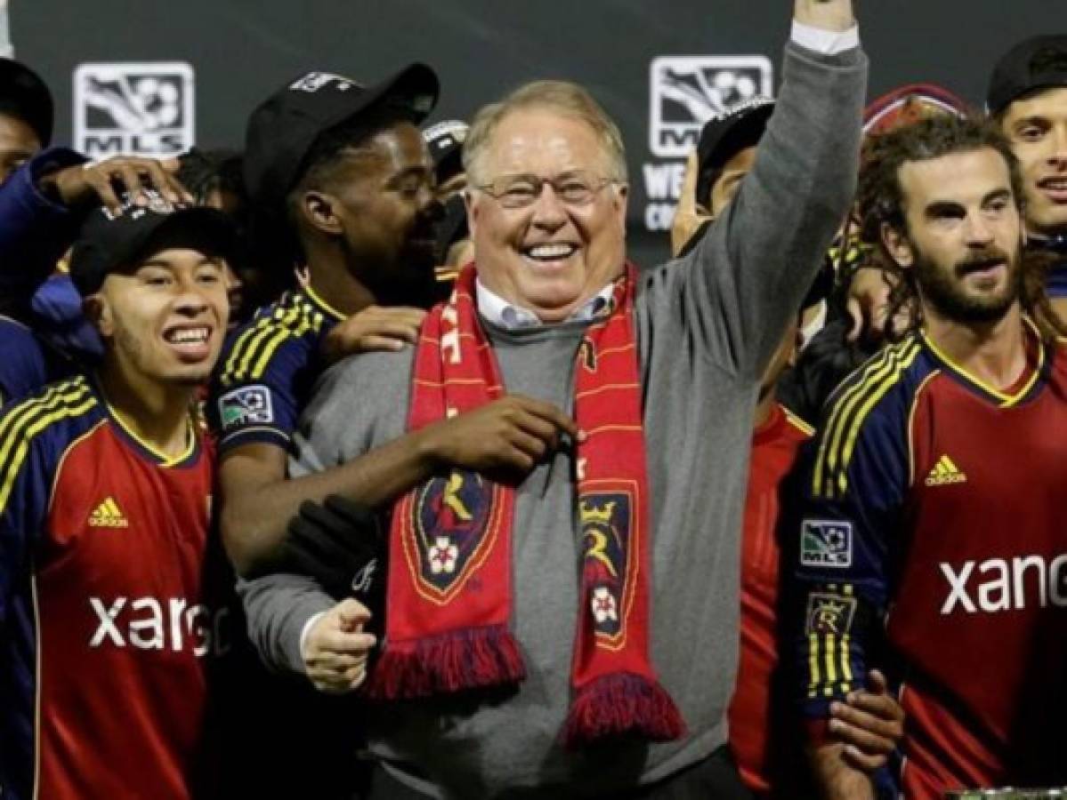 Dueño del Real Slat Lake de la MLS venderá clubes tras acusaciones de racismo