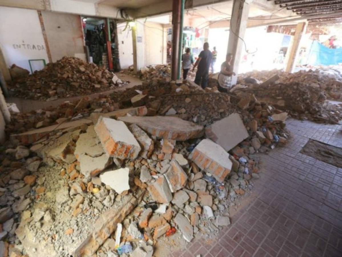 Demolición de puestos del mercado San Isidro avanza en un 60 por ciento