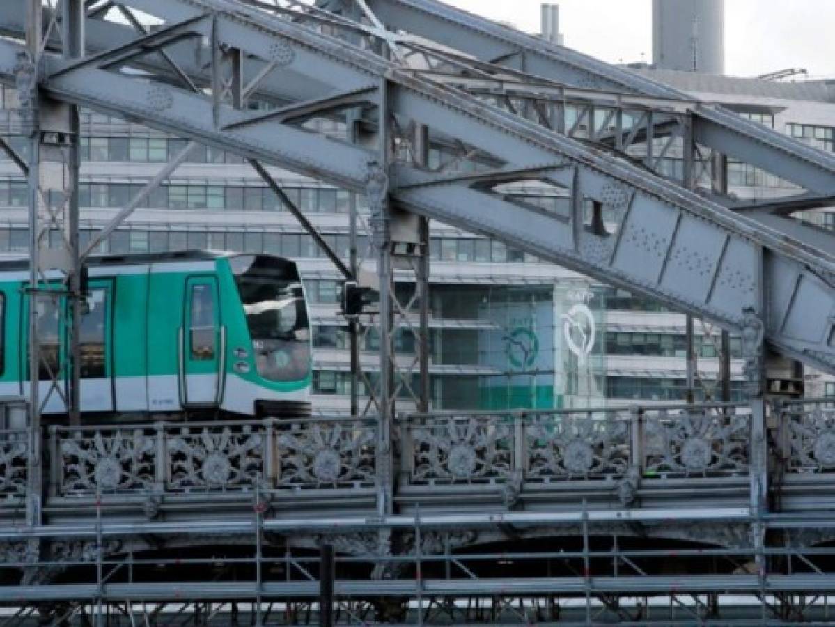 Viral: Mujer da a luz en un tren en París y el bebé recibe inesperado beneficio