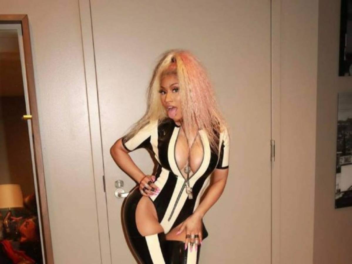 Nicki Minaj nuevamente alborota las redes con revelador atuendo