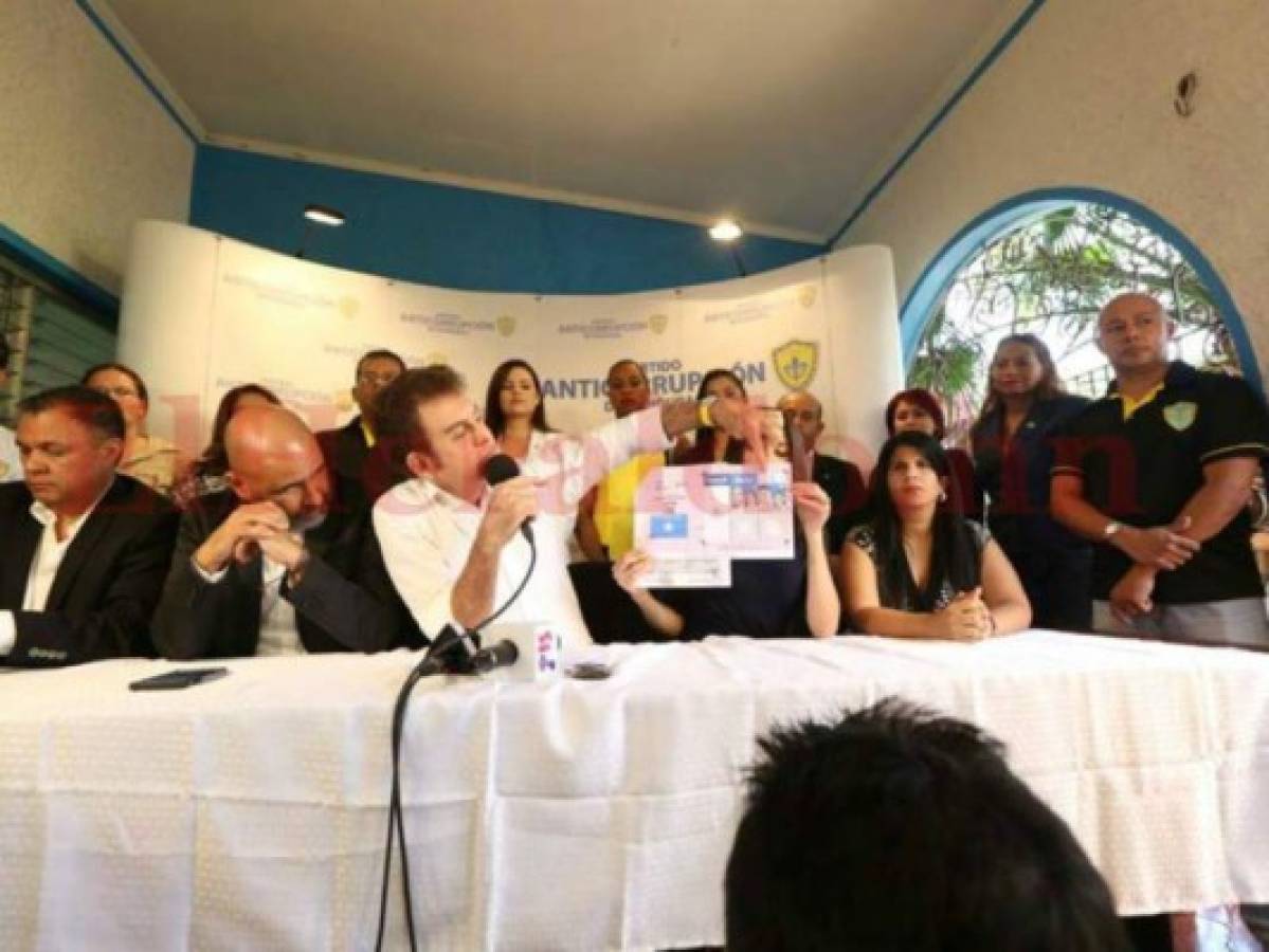 El presidente del Pac Salvador Nasralla convocó a elecciones a su partido esta mañana. Foto: Mario Urrutia / El Heraldo.