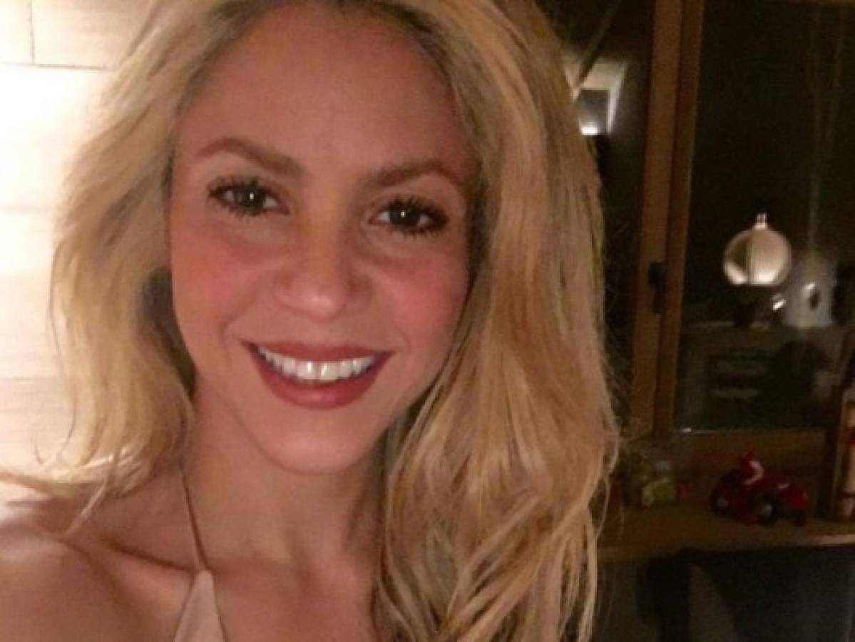 La colombiana Shakira festeja el éxito de su nueva canción 'Me enamoré'