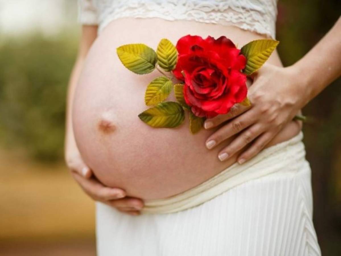 A estos factores también se suman los fisiológicos, pues una mujer de más de 30 años ya tiene su cuerpo totalmente desarrollado y preparado para ser madre. Foto: Pixabay