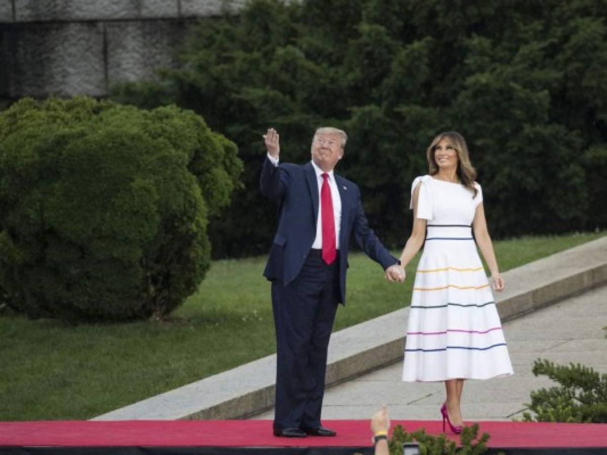 Melania Trump deslumbró con vestido folclórico en el Día de la Independencia de EE UU
