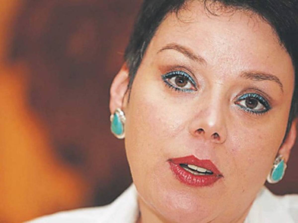 Beatriz Valle: Pregúntele a Esdras con quién trabaja, porque con Libre no