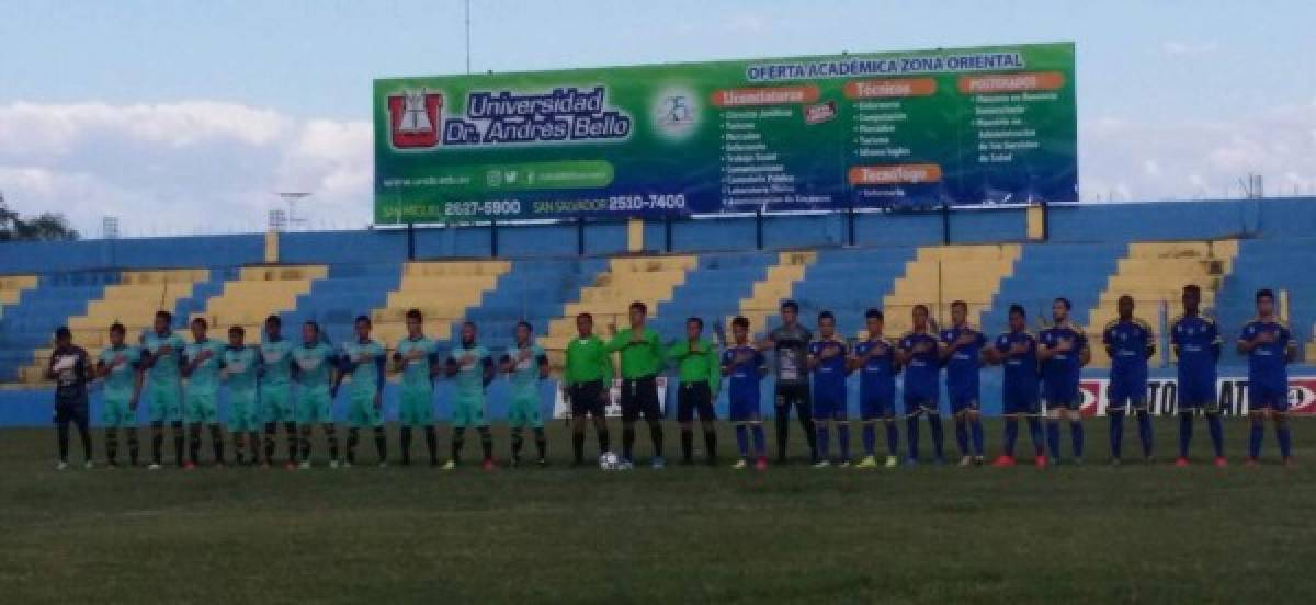 Rambo de León se estrena con un golazo de tiro libre en el Municipal Limeño de El Salvador