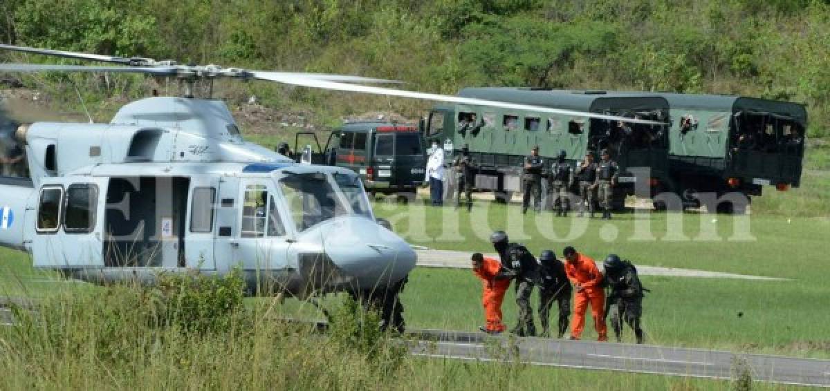 Fotos: Así fue el traslado de peligrosos reos a megacárcel de Santa Bárbara