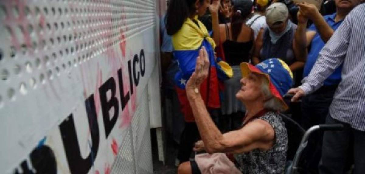 Protestas Venezuela: Abuelos desafían a Maduro por grave crisis de salud