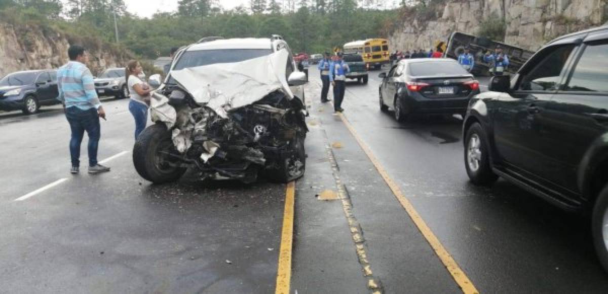 FOTOS: Así quedó la escena de accidente entre bus y camioneta en Zambrano