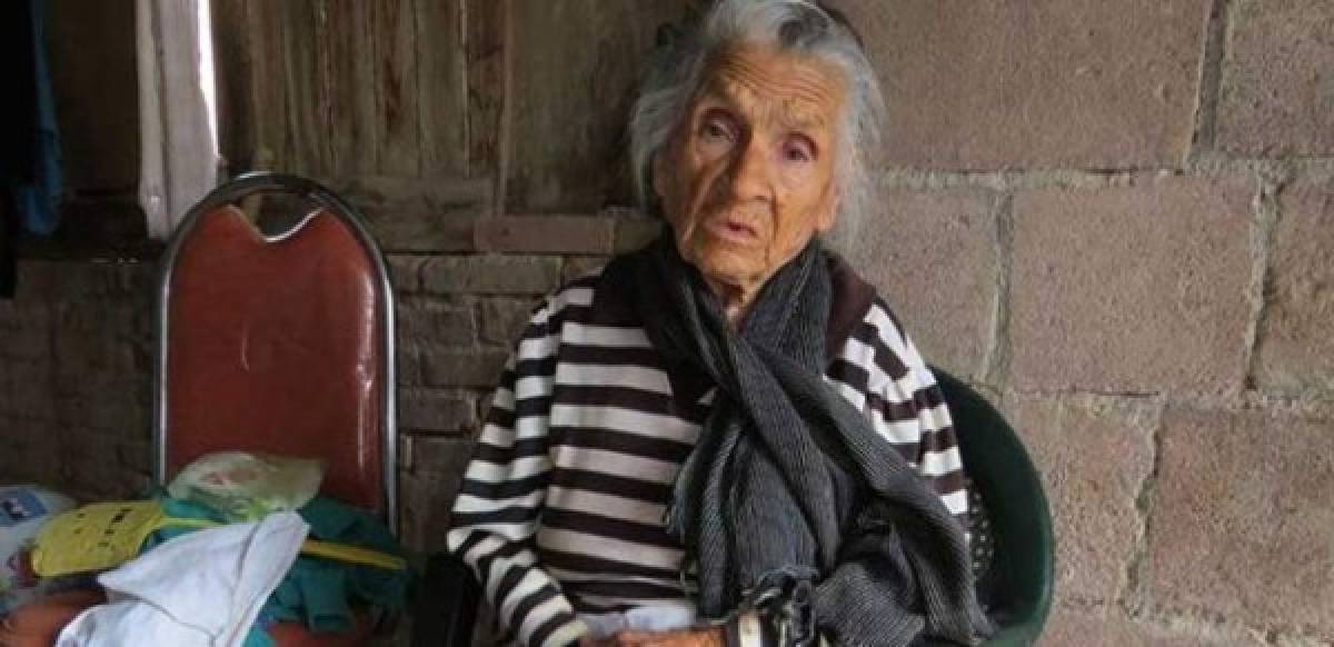 La señora Demetria García de 97 años conversó con diario Pulso y dijo que pasa malos momentos. Foto captura diario Pulso