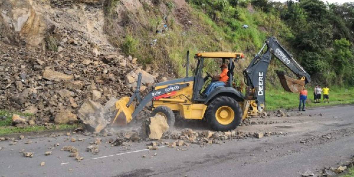 Tránsito lento en la zona del anillo periférico tras derrumbe provocado por las lluvias  