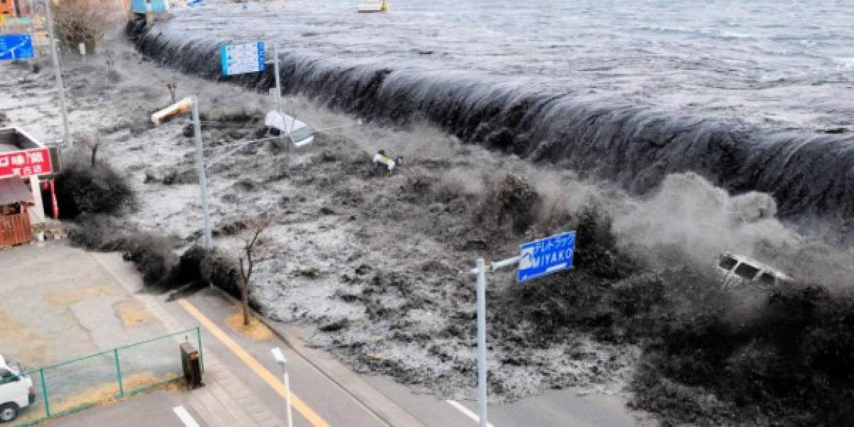 Japón conmemora cinco años del tsunami que dejó 18,500 muertos