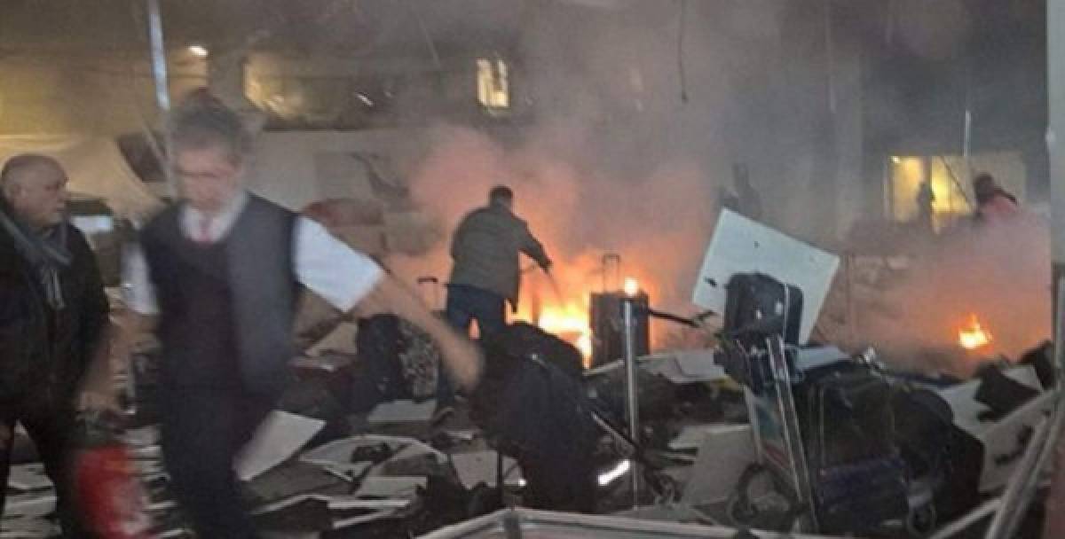 Turquía: Decenas de muertos por atentado en aeropuerto de Estambul    