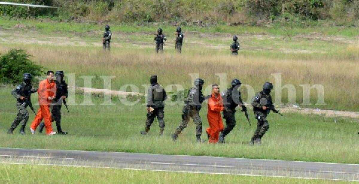 Fotos: Así fue el traslado de peligrosos reos a megacárcel de Santa Bárbara