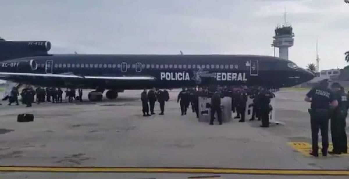 Aviones de la Policía Federal llegaron durante todo octubre y parte de noviembre a San Pedr Sula con hondureños que decidían abandonar la caravana.