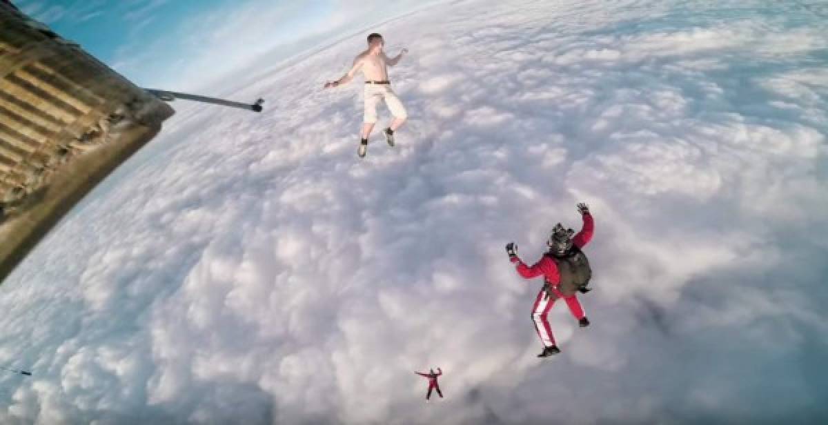 Deportista extremo tira su paracaídas y se lanza a 4,000 metros de altura