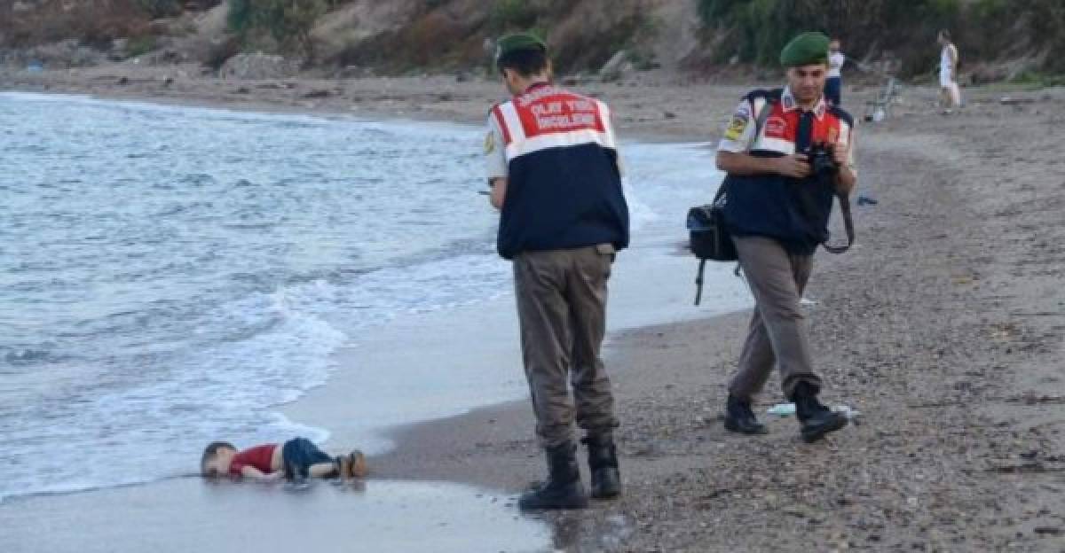 Foto de un niño sirio ahogado provoca conmoción mundial